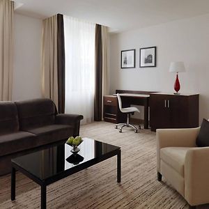 Suite "Grand" met een Slaapkamer en een King Size Bed